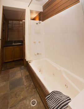 Manly Oceanside - YWait Travel 35