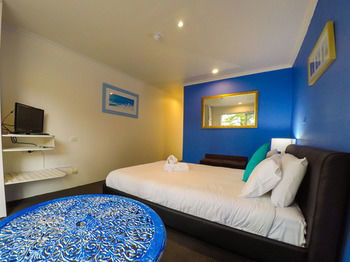 Manly Oceanside - YWait Travel 95