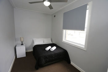 The Lakes Hotel - Casino Accommodation 9