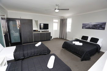 The Lakes Hotel - Casino Accommodation 17