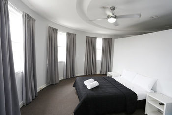 The Lakes Hotel - Casino Accommodation 18