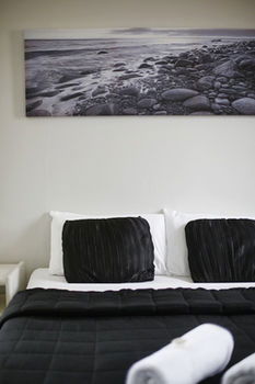 The Lakes Hotel - Casino Accommodation 19