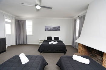 The Lakes Hotel - Casino Accommodation 21