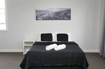 The Lakes Hotel - Casino Accommodation 23