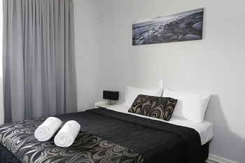 The Lakes Hotel - Casino Accommodation 25