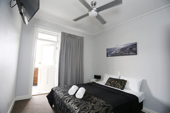 The Lakes Hotel - Casino Accommodation 29