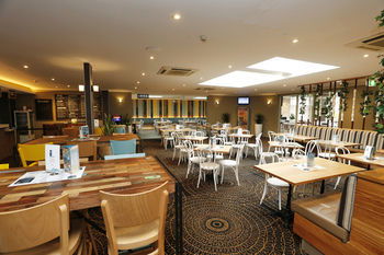 The Lakes Hotel - Casino Accommodation 34