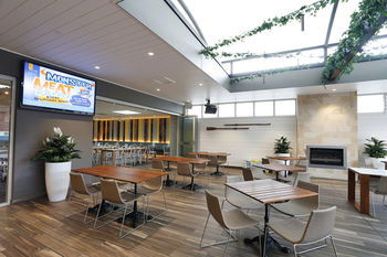 The Lakes Hotel - Casino Accommodation 39
