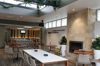 The Lakes Hotel - Casino Accommodation 40