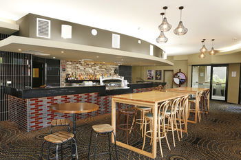 The Lakes Hotel - Casino Accommodation 46