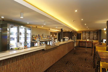The Lakes Hotel - Casino Accommodation 49