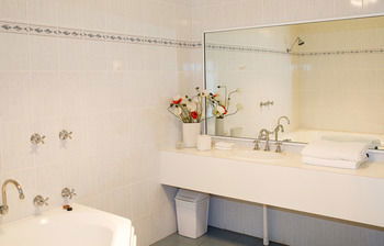 Tumut Valley Motel - Casino Accommodation 13