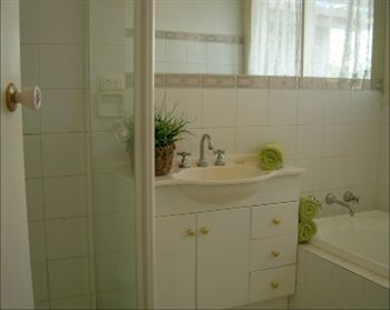 Australian Home Away @ Doncaster Grange Park - WA Accommodation 0