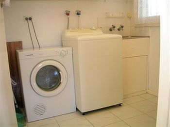 Australian Home Away @ Doncaster Grange Park - WA Accommodation 3