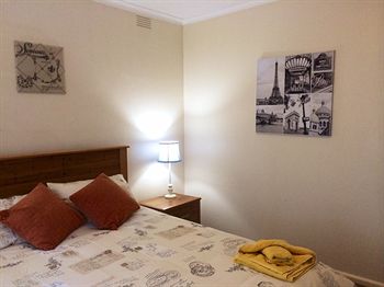 Australian Home Away @ Doncaster Grange Park - WA Accommodation 4