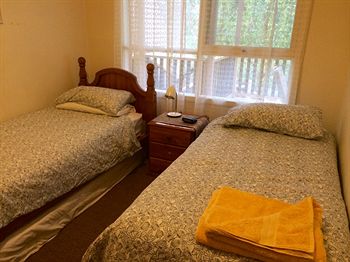 Australian Home Away @ Doncaster Grange Park - WA Accommodation 6