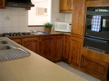 Australian Home Away @ Doncaster Grange Park - WA Accommodation 13