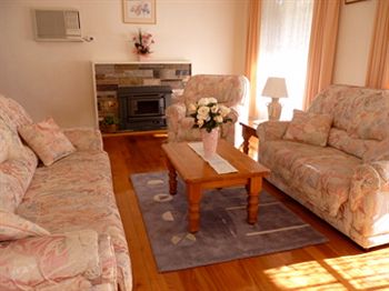 Australian Home Away @ Doncaster Grange Park - WA Accommodation 15