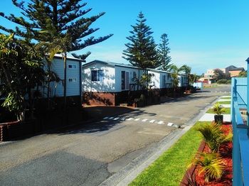 Two Shores Holiday Village - YWait Travel 12