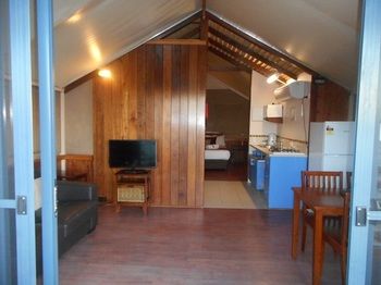 Two Shores Holiday Village - YWait Travel 15