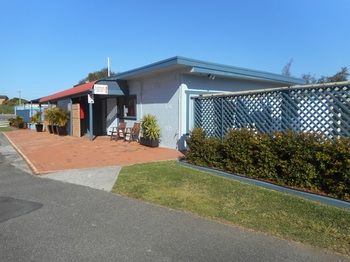 Two Shores Holiday Village - YWait Travel 18