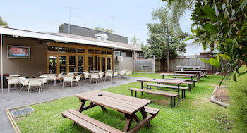 High Flyer Hotel - Accommodation Find 4