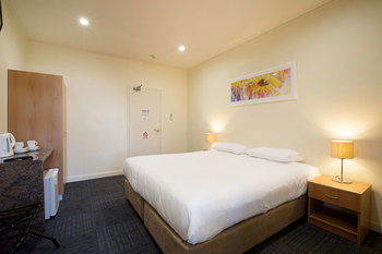 High Flyer Hotel - Accommodation Find 17