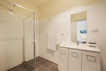 High Flyer Hotel - Accommodation Find 18