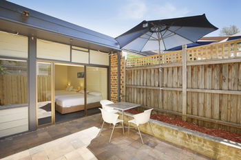High Flyer Hotel - Accommodation Find 20