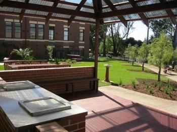 Yarra House Campus Summer Stays - Accommodation Australia 8