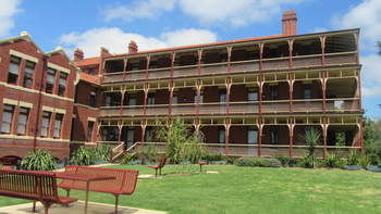 Yarra House Campus Summer Stays - Accommodation Australia 10