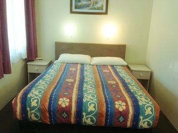 Ashton Townhouse Motel And Suites - Accommodation Australia 3