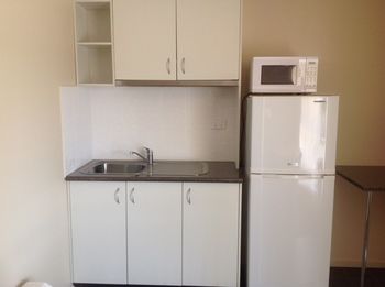 Ashton Townhouse Motel And Suites - Accommodation Australia 9