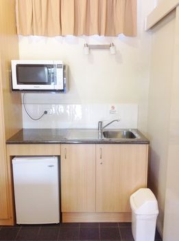 Ashton Townhouse Motel And Suites - Accommodation Australia 24
