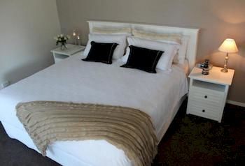 Breeze Bed And Breakfast - YWait Travel 9