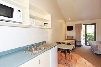 Travellers Motor Village - WA Accommodation 8