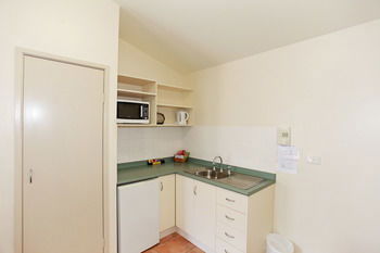 Travellers Motor Village - WA Accommodation 25