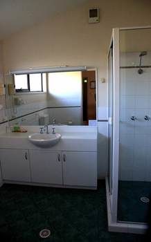 Travellers Motor Village - WA Accommodation 65