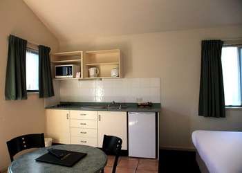 Travellers Motor Village - WA Accommodation 98