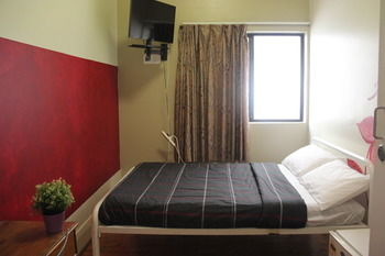 Coogee Beachside Budget Accommodation - Hostel - Townsville Tourism 6