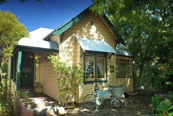 Leura Lady - YWait Travel 0