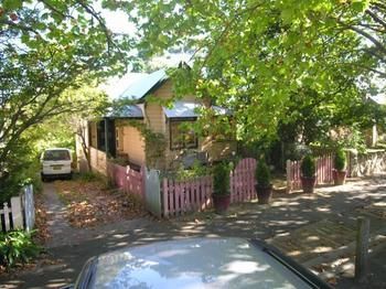 Leura Lady - YWait Travel 1