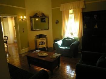 Leura Lady - YWait Travel 4