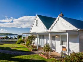 Abbey's Cottage - YWait Travel 0