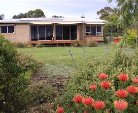 Beach And Boat Accommodation - Townsville Tourism 0