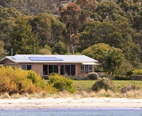 Beach And Boat Accommodation - Townsville Tourism 1