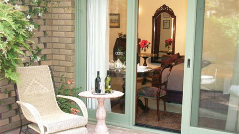 Forlonge Bed & Breakfast - Townsville Tourism 0