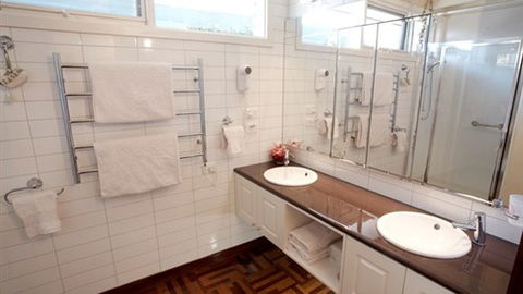 Forlonge Bed & Breakfast - Townsville Tourism 6