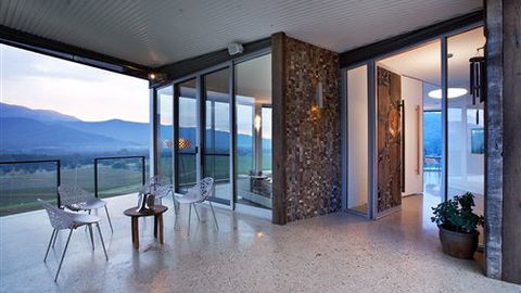 Feathertop Chateau - Townsville Tourism 4