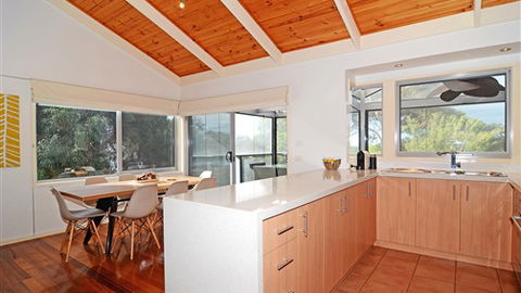 Barrakee Beach House - Anglesea - WA Accommodation 1
